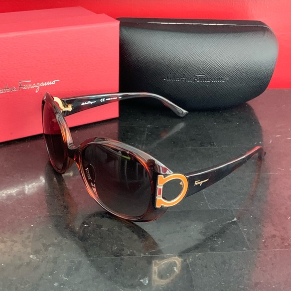 SOLD OUT! Salvatore Ferragamo Tortoise Sunglasses NIB - Picture 6 of 12